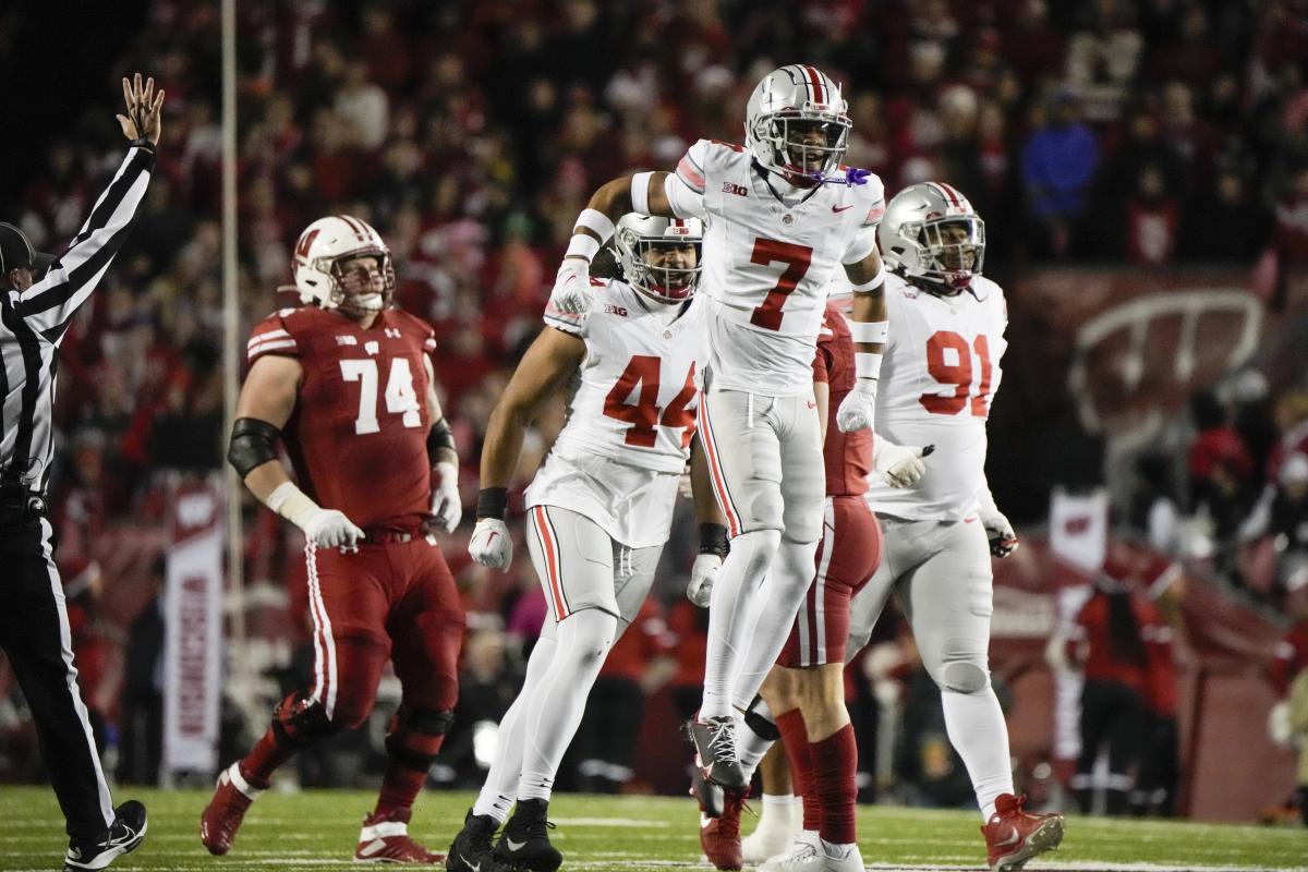 O estado de Ohio continua perfeito e a UCLA enfrenta o estado do Colorado