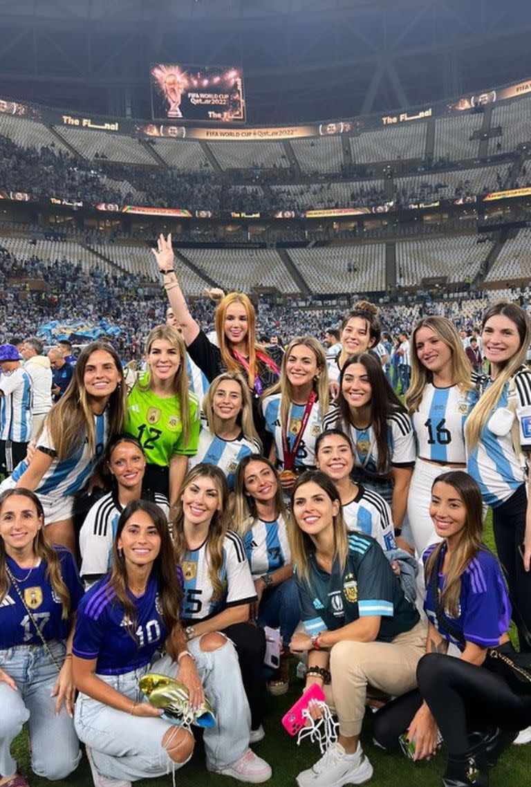 La foto con las parejas de los jugadores que subió Oriana Sabatini