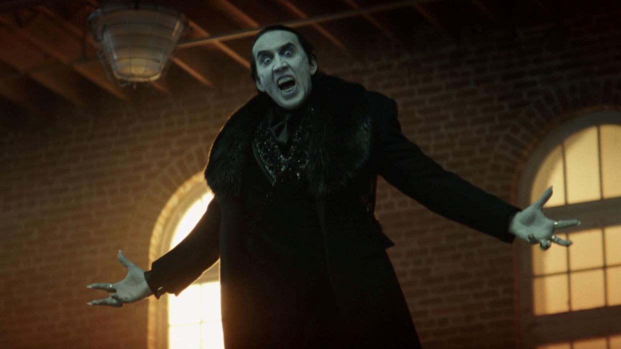 In "Renfield" schlüpft Nicolas Cage in die Rolle des Dracula. (Bild: 2023 Universal Studios)