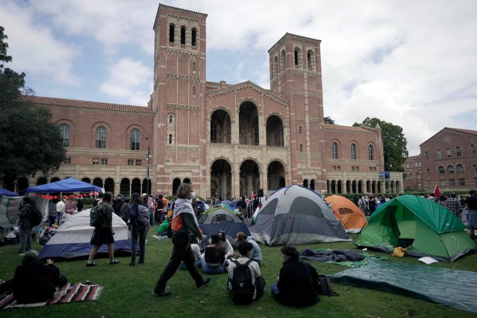 2024年4月25日，美國加州大學洛杉磯分校（UCLA）挺巴勒斯坦學生在校園內紮帳篷示威。美聯社