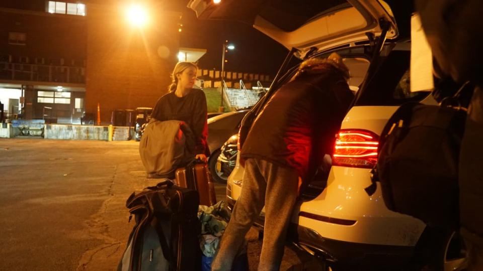 <div class="inline-image__caption"><p>Students pack to leave Syracuse University</p></div> <div class="inline-image__credit">Sam Gelfand</div>
