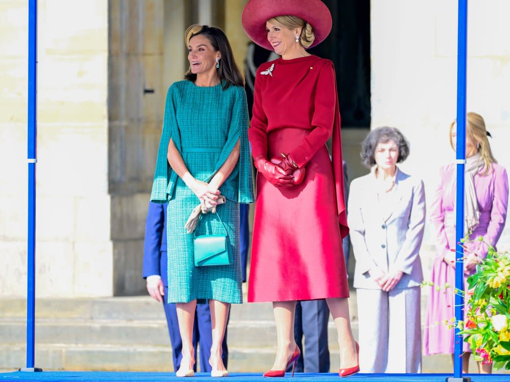 Die Königinnen Letizia und Máxima überstrahlen alle in Amsterdam. (Bild: ddp/Mischa Schoemaker)