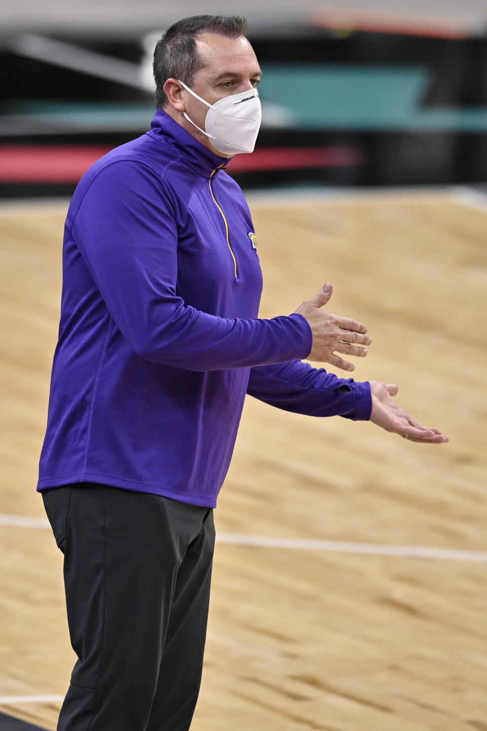 Los Angeles Lakers coach Frank Vogel shouts to his players during the first half of an NBA basketball game against the San Antonio Spurs, Friday, Jan. 1, 2021, in San Antonio. (AP Photo/Darren Abate)