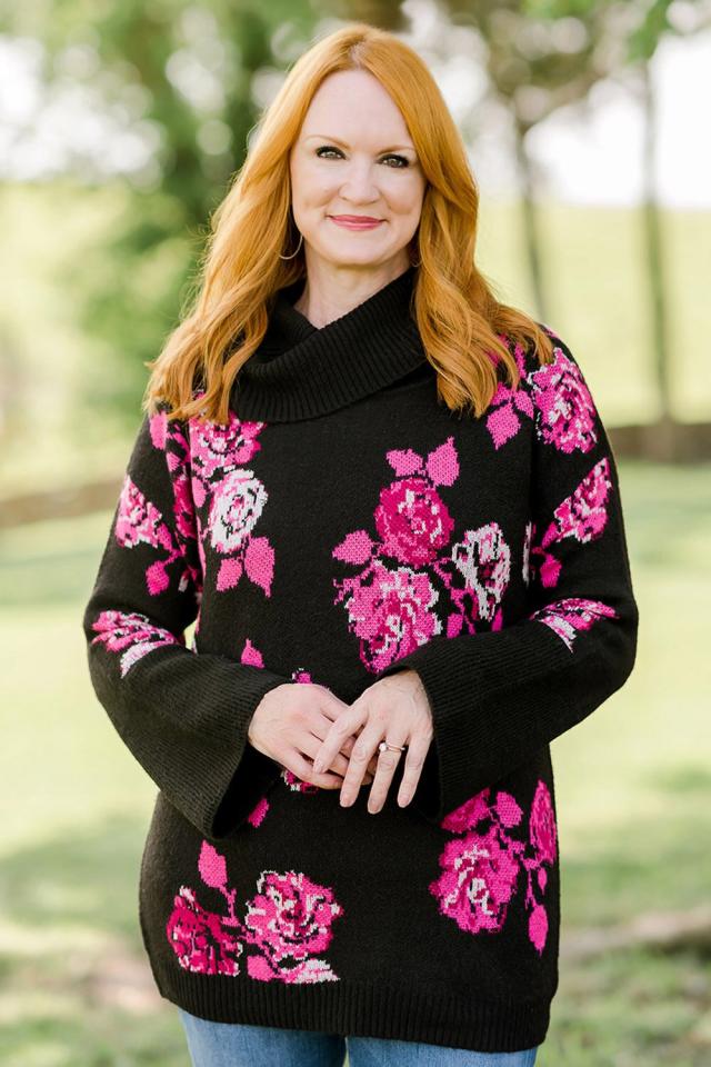 Ree Drummond Shares Holiday Photo in Her 'Trusty Aluminum Coat' That She's  Had for '94 Years