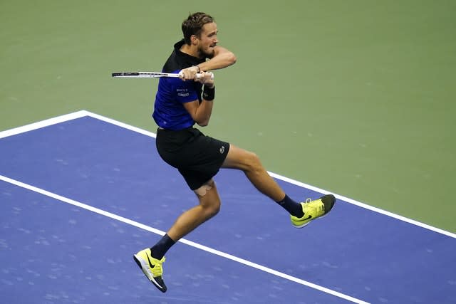 Daniil Medvedev hits a backhand during a physical battle against Dominic Thiem