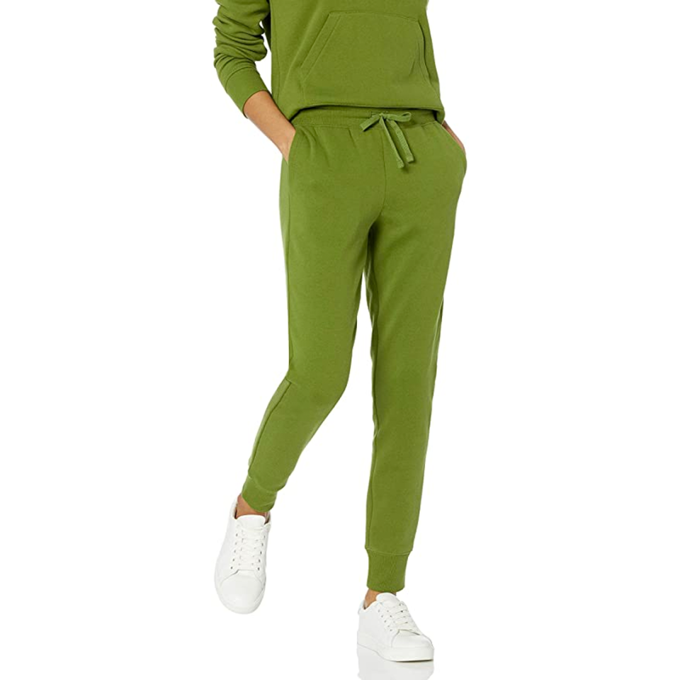 7) Relaxed Fit Fleece Jogger Sweatpant