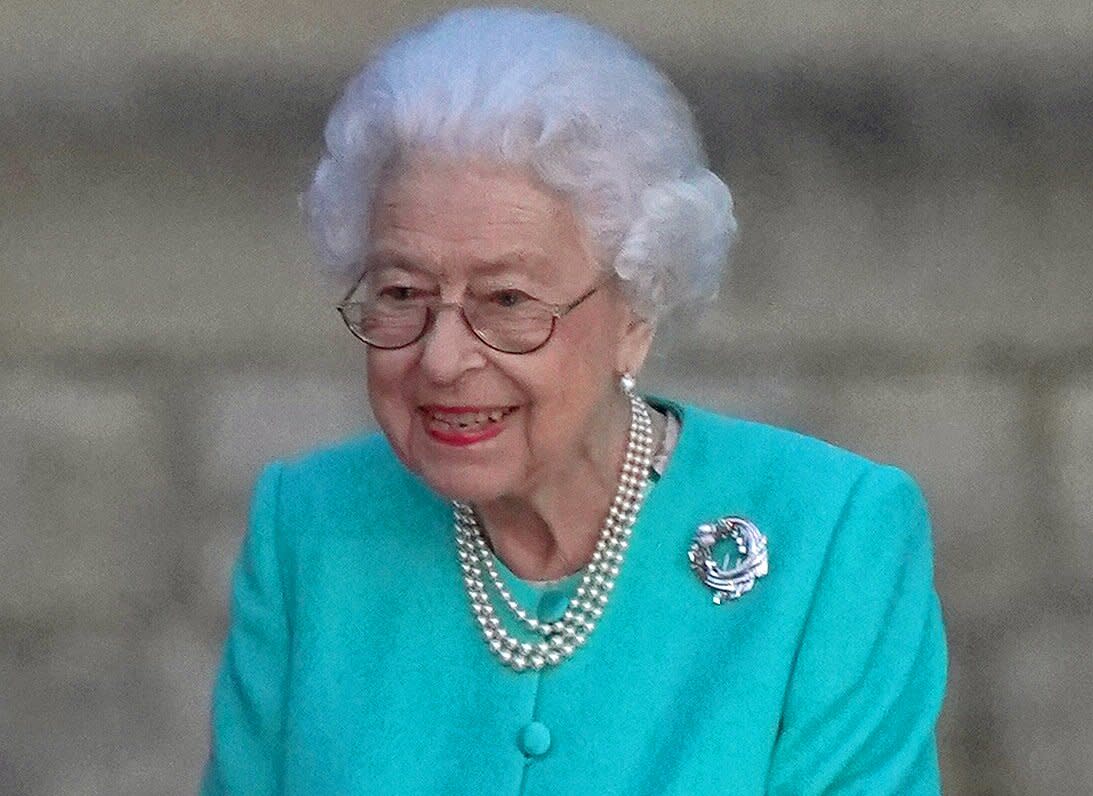 queen elizabeth brooch