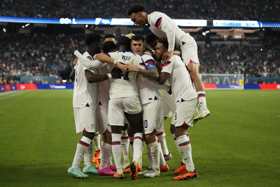 United States players celebrate a goal by Christian Pulisic (10) against Mexico during the second half of a CONCACAF Nations League semifinals soccer match Thursday, June 15, 2023, in Las Vegas. (AP Photo/John Locher)