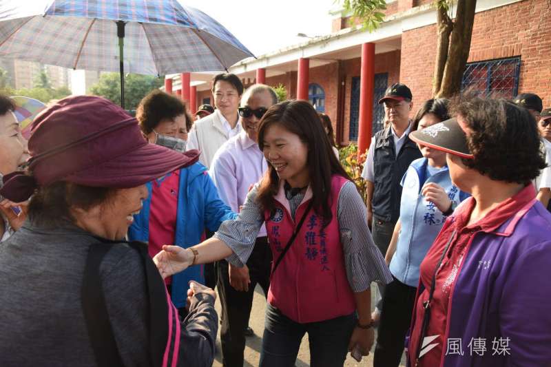 國名黨立委參選人李雅靜（中）認為，在物質條件上完全没法和主要對手相比，但她仍對勝選具有堅定的信心。（圖／徐炳文攝）