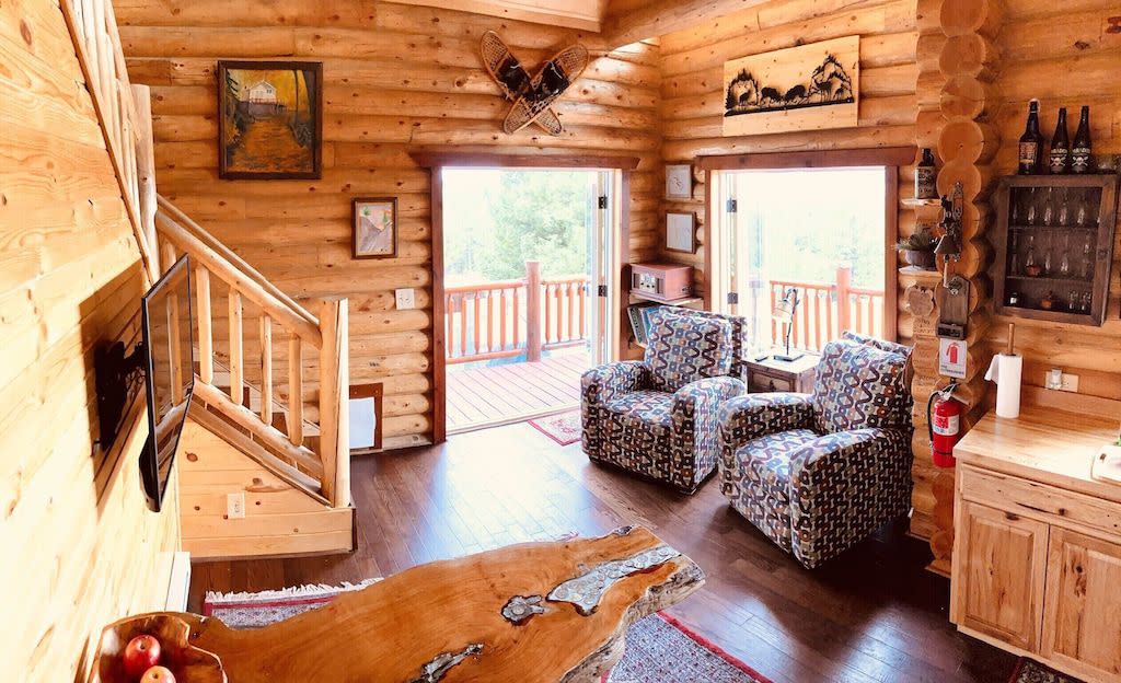 Charming Log Cabin: More