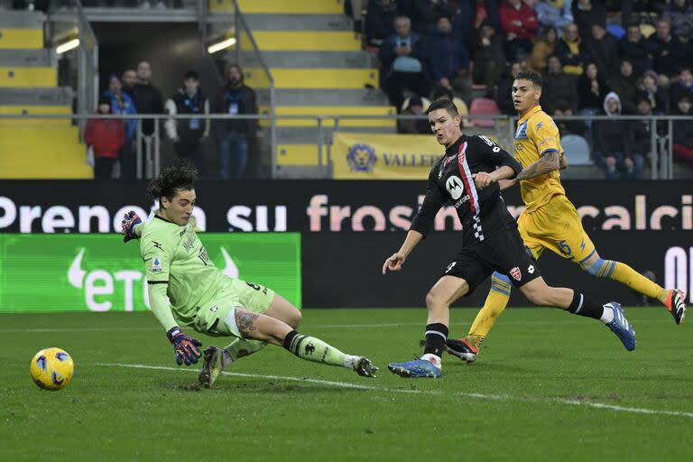 Un pase a la red de Valentín Carboni, frente a Frosinone, en enero pasado