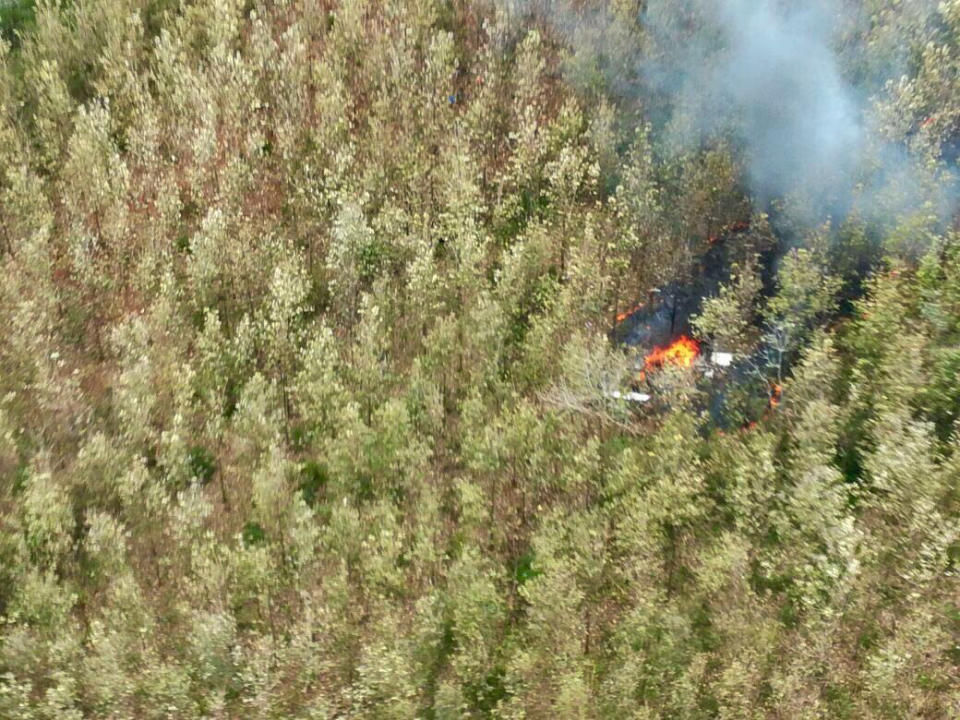 <p>This photo released by Costa Rica’s Public Safety Ministry shows smoke rising from the site of a plane crash in Punta Islita, Guanacaste, Costa Rica, Sunday, Dec. 31, 2017. (Photo: Costa Rica’s Public Safety Ministry via AP) </p>