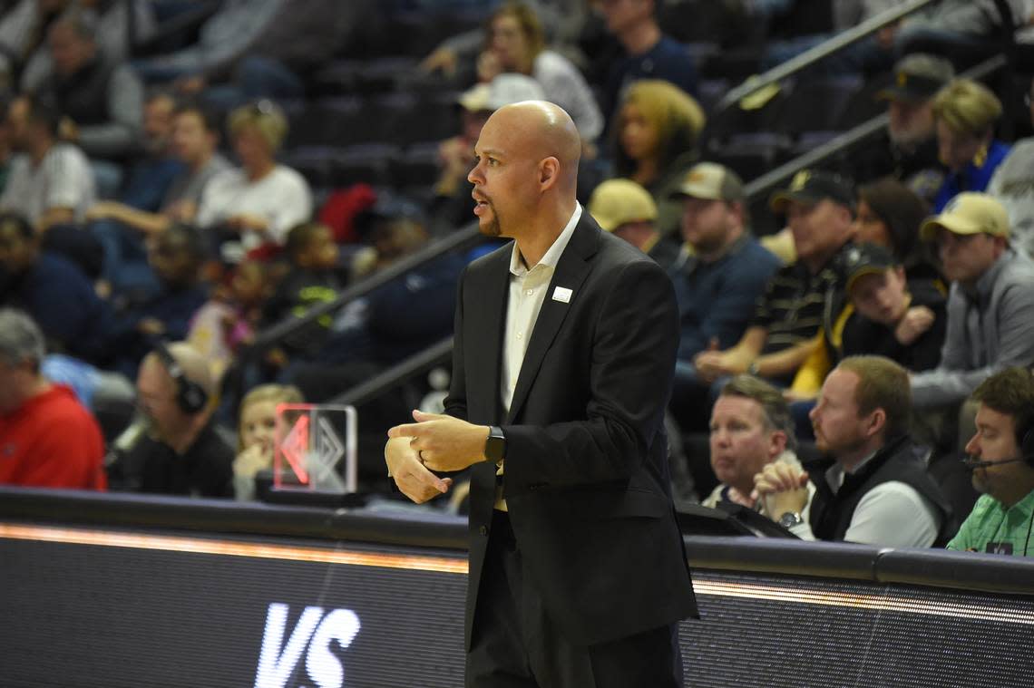 Current Wofford College interim head men’s basketball coach Dwight Perry came to the University of Kentucky as a men’s hoops walk-on in 2006 with the idea of going into college coaching. The first cousin of former UK forward Bobby Perry, Dwight Perry has also worked as an aide to the men’s basketball programs at Stanford and VCU and as an assistant at Furman.