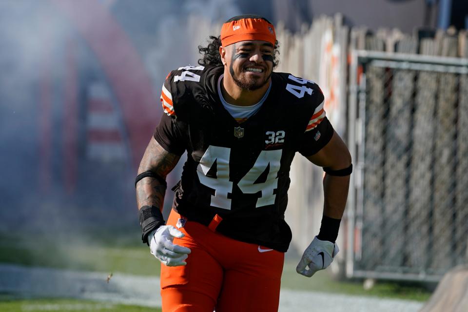 Cleveland Browns linebacker Sione Takitaki (44) is introduced before an NFL football game between the Pittsburgh Steelers and the Cleveland Browns, Sunday, Nov. 19, 2023, in Cleveland. (AP Photo/Sue Ogrocki)