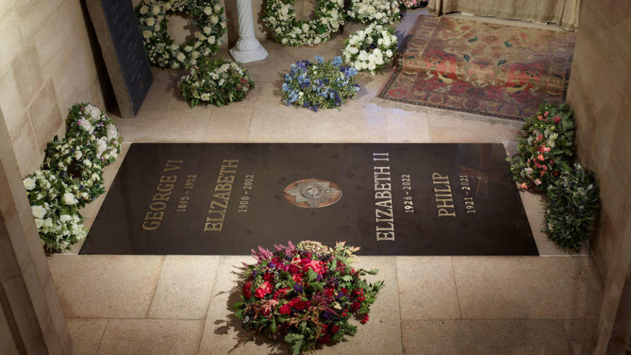 A Buckingham Palace handout image released on September 24, 2022, shows of the ledger stone at the King George VI Memorial Chapel, St George's Chapel, Windsor Castle. - An inscribed stone slab marking the death of Queen Elizabeth II has been laid in the Windsor Castle chapel where her coffin was interred, Buckingham Palace said Saturday. (Photo by ROYAL COLLECTION TRUST / AFP) / RESTRICTED TO EDITORIAL USE - MANDATORY CREDIT 