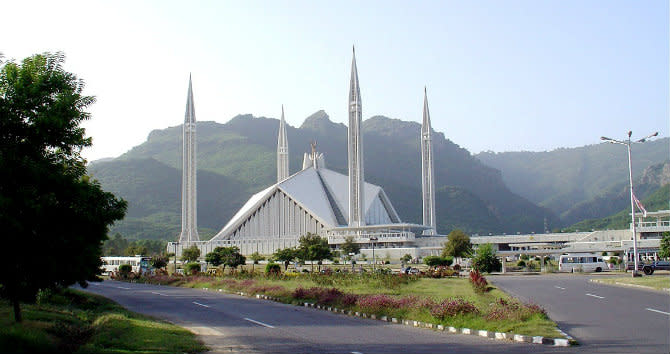 Faisal Mosque, Pakistan, Photo Courtesy of Wikimedia Commons