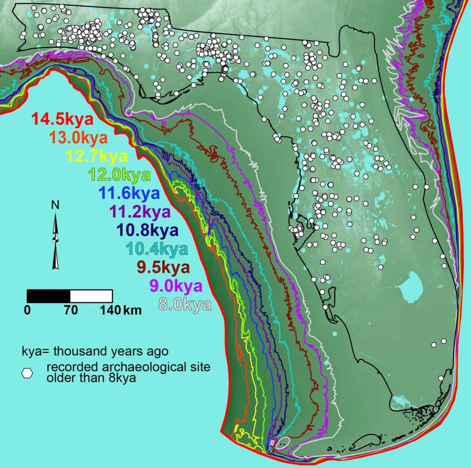 El nivel del mar ha subido 300 pies en la Florida desde la llegada del hombre hace 15,000 años, reduciendo la superficie del estado a la mitad. Este mapa, basado en un análisis del arqueólogo Shawn Joy, muestra cómo ha cambiado la costa de la Florida a lo largo de los años. Jessi Halligan