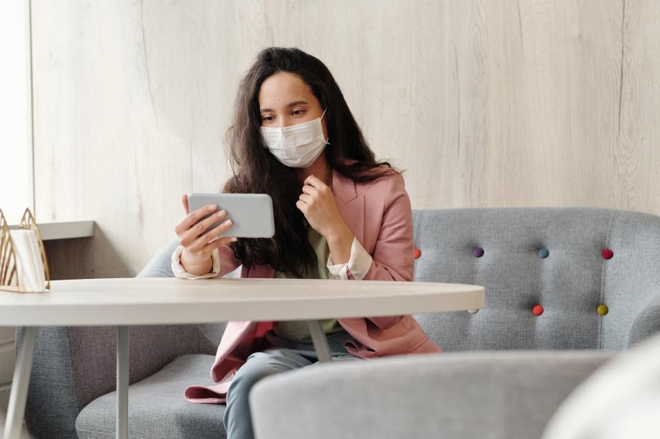 Outside dining is still permitted in Pasadena, but face masks must be worn when not eating or drinking.