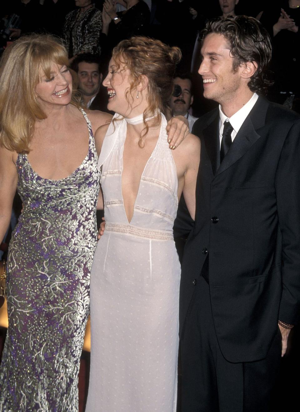 Kate Hudson with her mom and brother