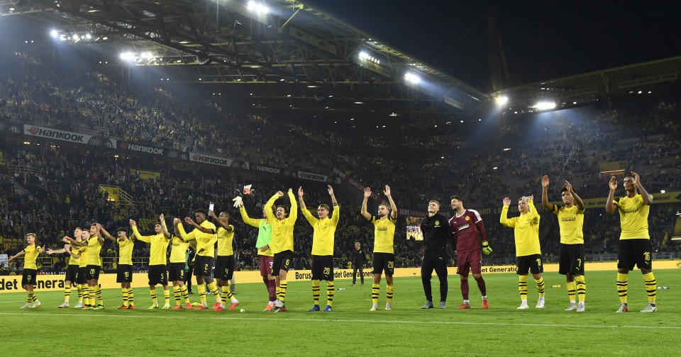 Dortmund's team celebrates after winning the German Bundesliga soccer match between Borussia Dortmund and Eintracht Frankfurt in Dortmund, Germany, Friday, Sept. 14, 2018. Dortmund defeated Frankfurt with 3-1. (AP Photo/Martin Meissner)