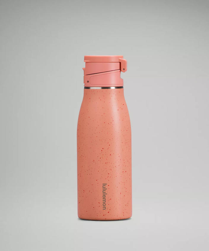 The Hot/Cold Bottle 17oz. Image via lululemon.