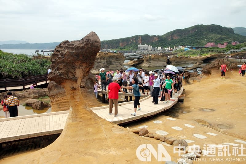      振興國旅，救命錢來了，團體遊、自由行「雙補」。（圖為女王頭/檔案照）      