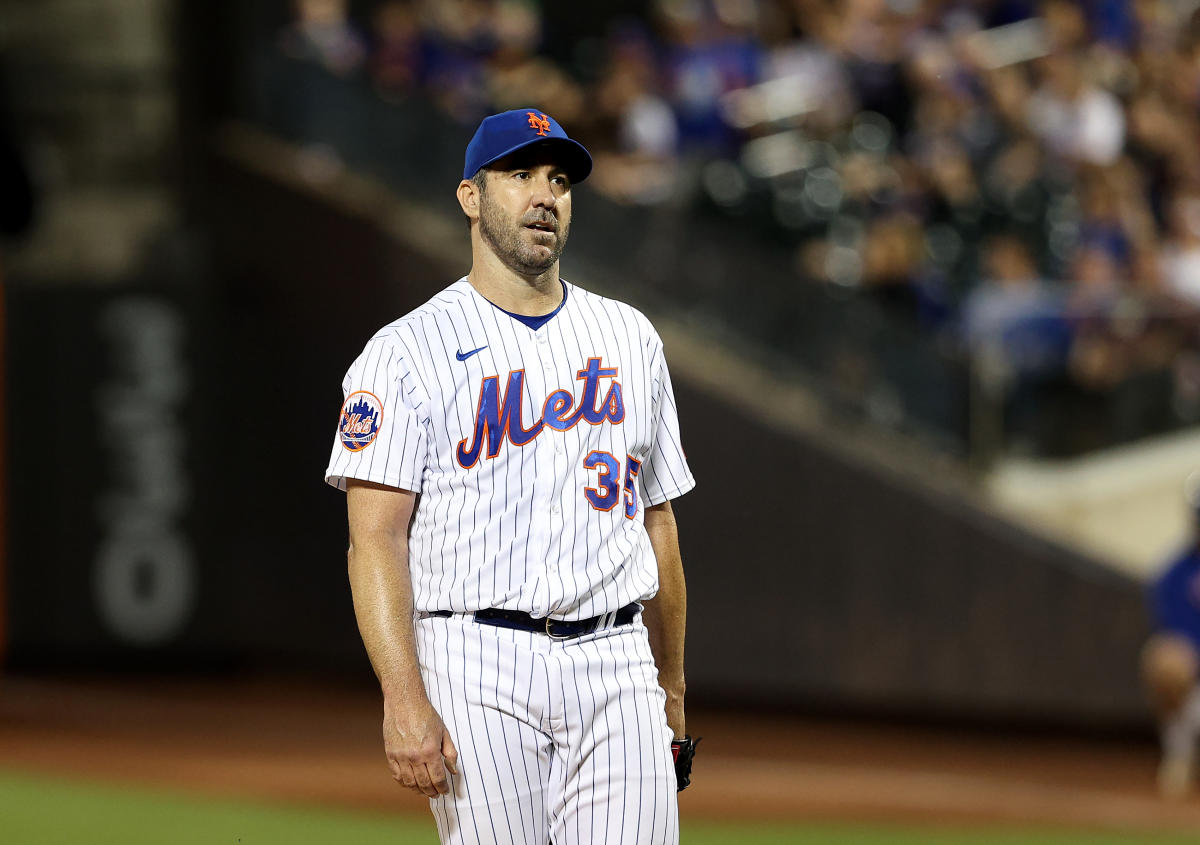 New York Mets starting pitcher Justin Verlander, left, and catcher