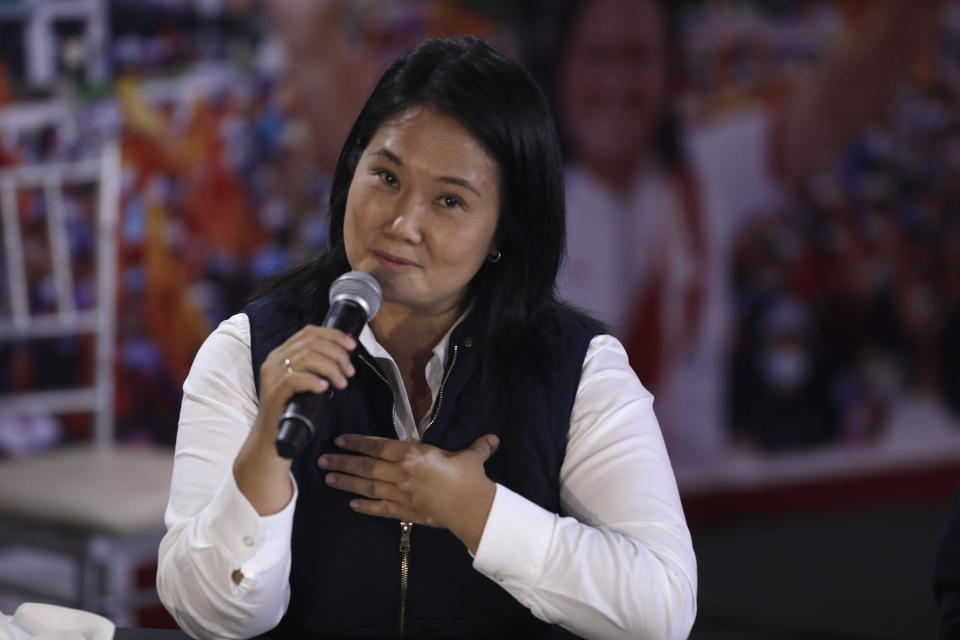 La candidata presidencial Keiko Fujimori habla el lunes 7 de junio de 2021 desde su sede de campaña en Lima, Perú. (AP Foto/Guadalupe Pardo)