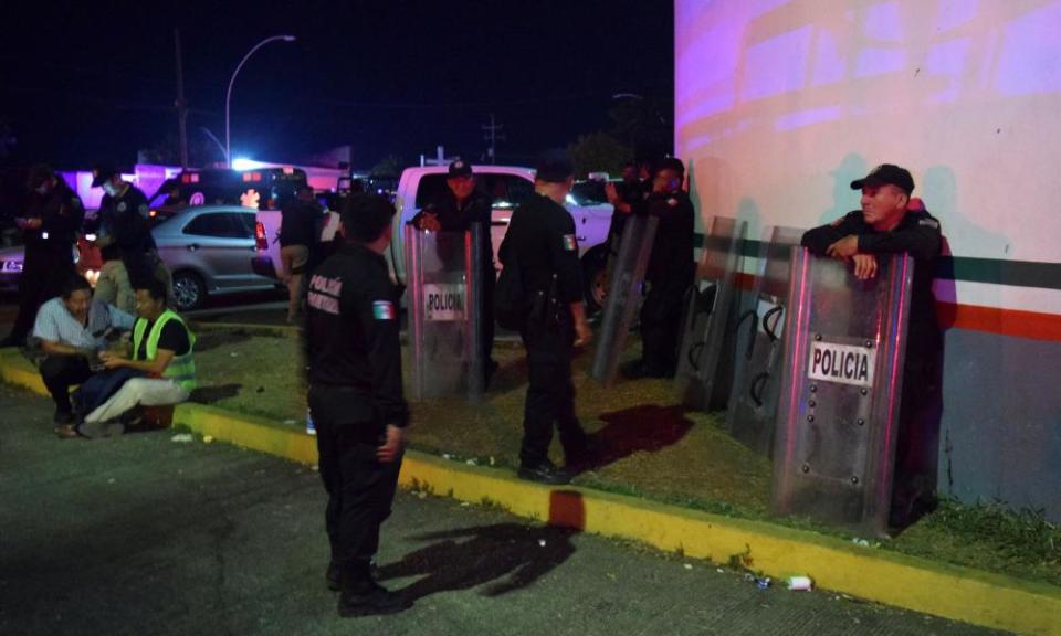 Police at the Siglo XXI immigrant detention center in Tapachula after the mass breakout