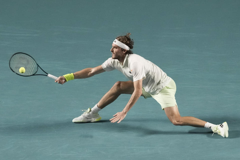 Stefanos Tsitsipas of Greece, hits a forehand to Australia's Alex de Minaur, during a Mexican Open tennis tournament match in Acapulco, Mexico, Thursday, Feb. 29, 2024. (AP Photo/Eduardo Verdugo)