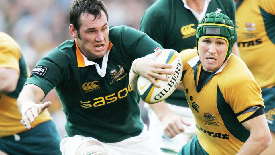 Pedrie Wannenburg, pictured here tackling Matt Giteau in a Tri Nations match between South Africa and Australia in 2006.