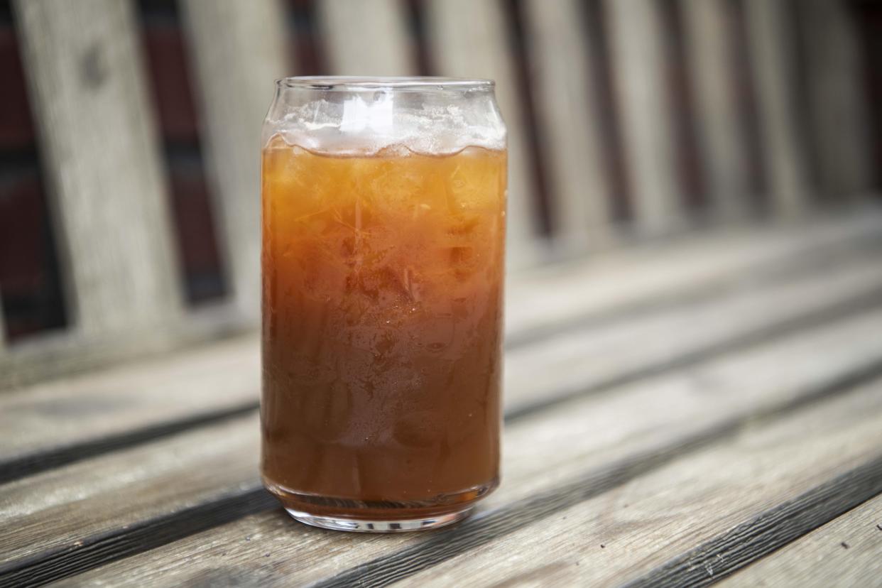 A coffee tonic is the thirst quencher you need this summer. (Photo: Damon Dahlen/HuffPost)