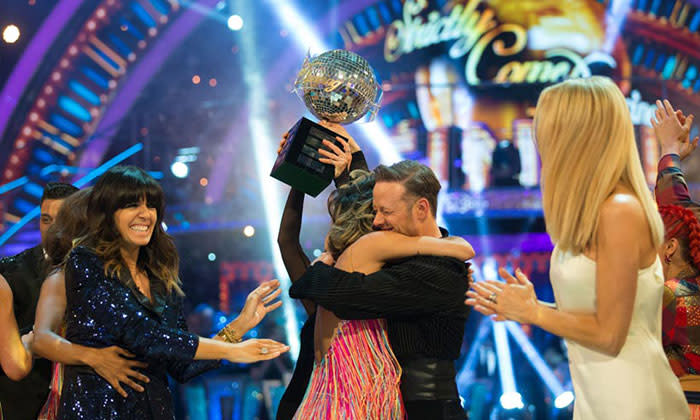 karen-clifton-hugs-kevin-clifton