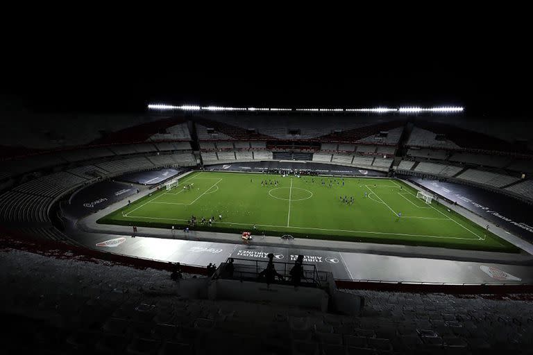 El estadio Monumental, sin público; River perdió bastantes partidos en esa condición.