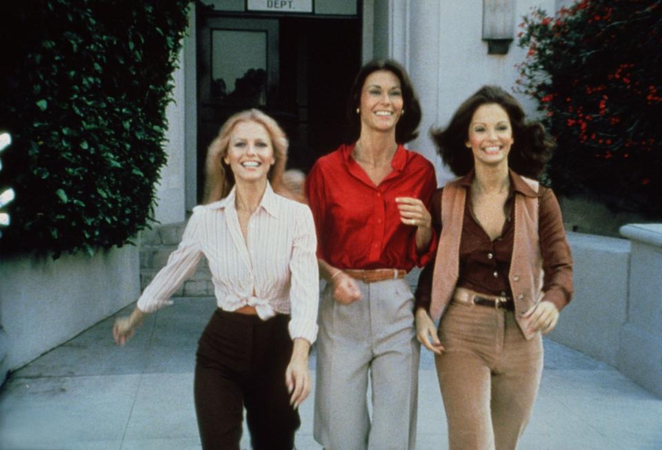 Sie knackten jeden noch so kniffligen Fall (von links): Cheryl Ladd (sie ersetzte nach der ersten Staffel Farrah Fawcett), Kate Jackson und Jaclyn Smith setzten in Sachen Mode und Durchsetzungsfähigkeit neue Maßstäbe in den 70-ern.