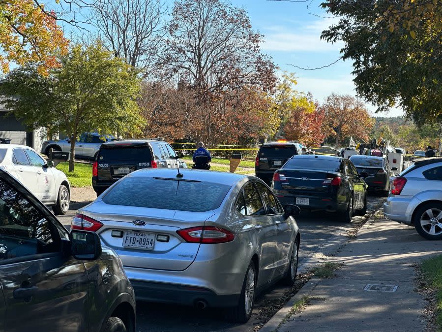 The Austin Police Department investigates a homicide in the 7300 block of Shadywood Drive in south Austin on Dec. 5, 2023. (KXAN Photo/Sarah Al-Shaikh)