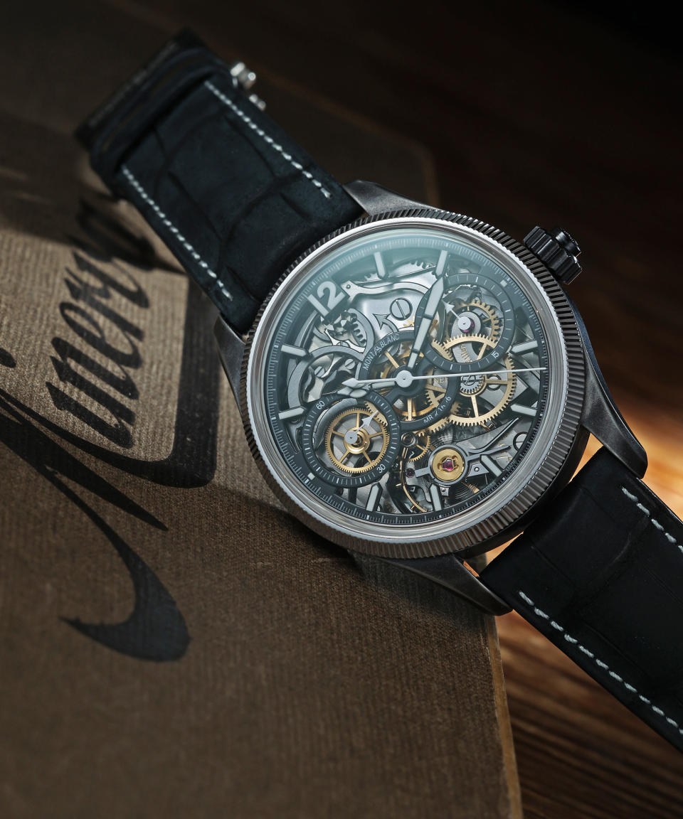 透過新增加的齒輪組，讓1858 Unveiled Secret腕錶得以將機芯反置，能正面欣賞Minerva機芯的複雜機板結構。