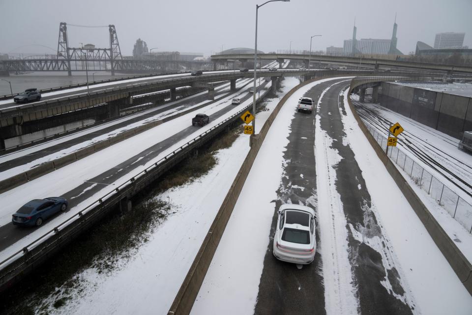 Vehicles drive in the snow along Interstate 5 on Saturday, Jan. 13, 2024, in Portland, Ore. (AP Photo/Jenny Kane) ORG XMIT: ORJK118