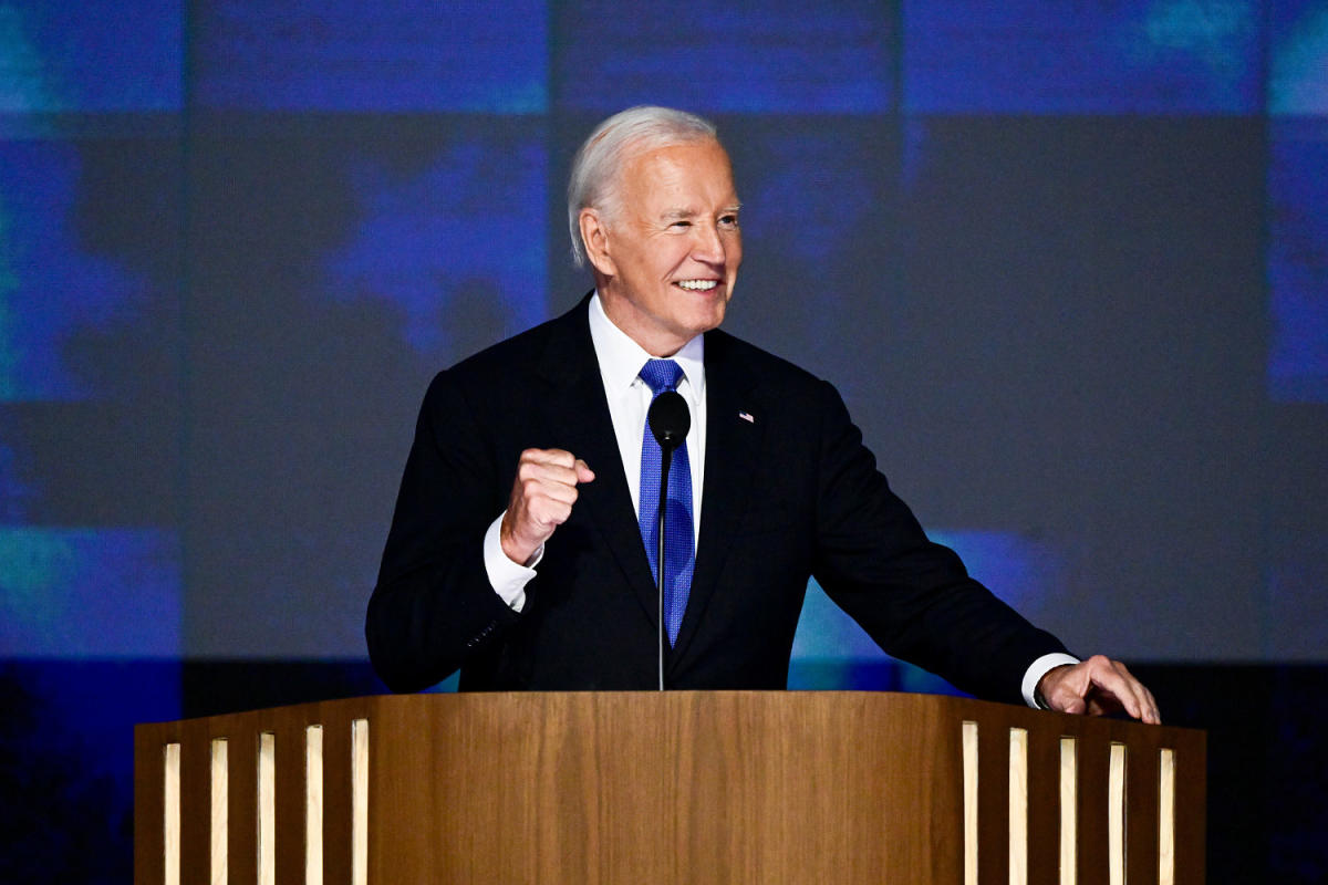 Biden delivers an ode to Harris in Democratic convention swan song