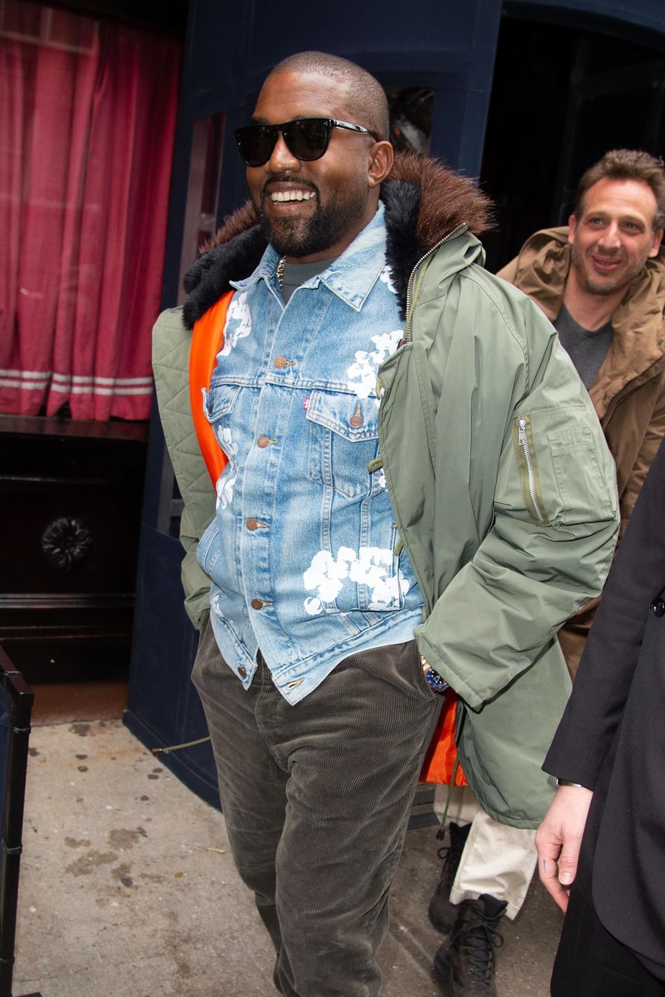 <h1 class="title">Kanye West and Virgil Abloh leave lunch and walk back to their hotel in NYC</h1><cite class="credit">Courtesy of Backgrid</cite>