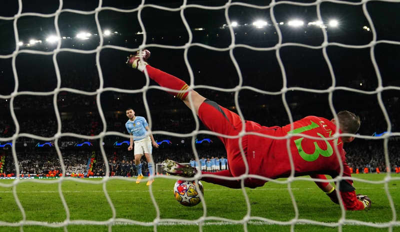 Manchester City's Mateo Kovacic misses from the penalty spot during the penalty shoot out following the UEFA Champions League quarter-final second leg soccer match between Manchester City and Real Madrid at the Etihad Stadium, Manchester. Mike Egerton/PA Wire/dpa