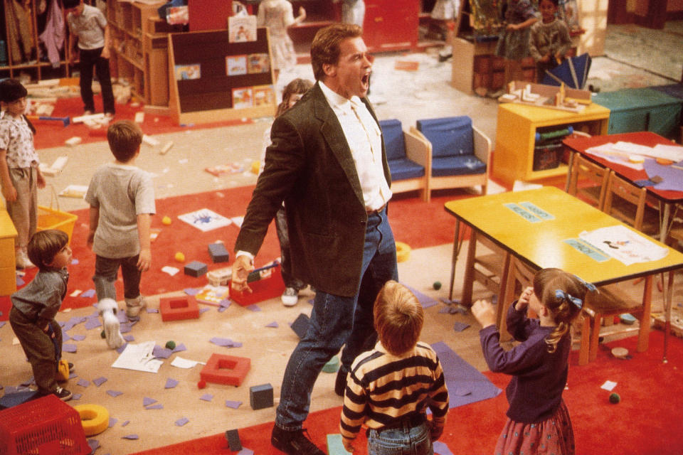 Arnold Schwarzenegger mit Kinderstars im Kinofilm .