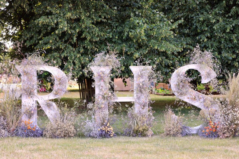 rhs hampton court palace garden festival, rhs floral sign