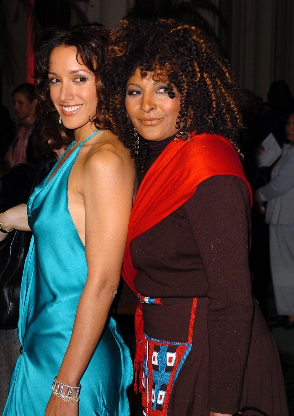 Photo Gallery L Word Showtime Premier Event 2004 Jennifer Beals Pam Grier