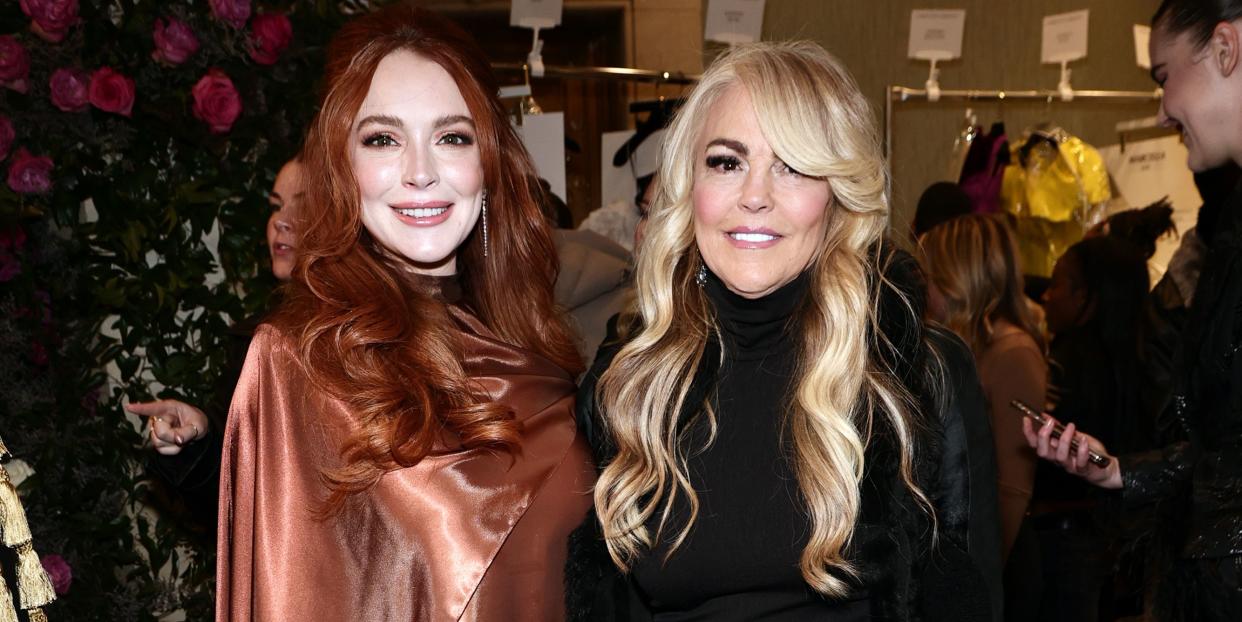 new york, new york february 09 l r lindsay lohan and dina lohan pose backstage at the christian siriano fallwinter 2023 nyfw show at gotham hall on february 09, 2023 in new york city photo by jamie mccarthygetty images for christian siriano