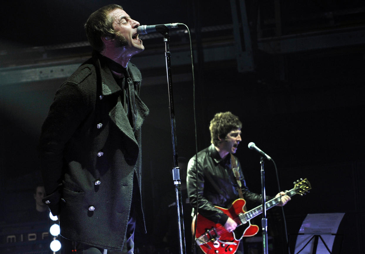 Liam and Noel Gallagher (R) of the band Oasis perform on stage in the southern German city of Munich on February 27, 2009. Oasis are touring around Europe to promote their new 