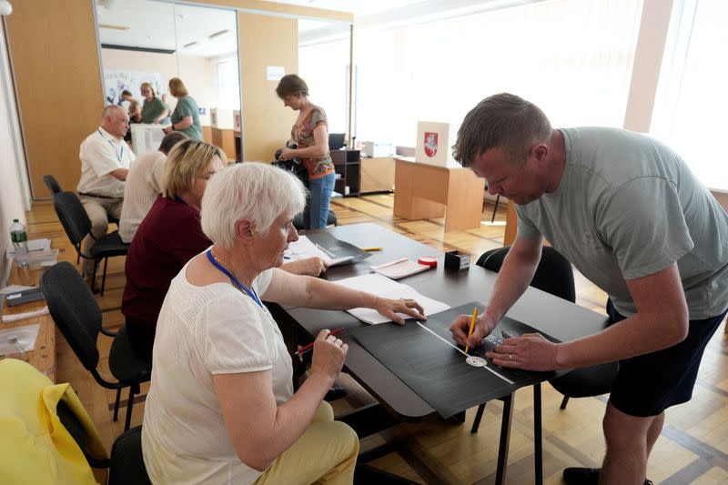 Lithuania holds second round of presidential election