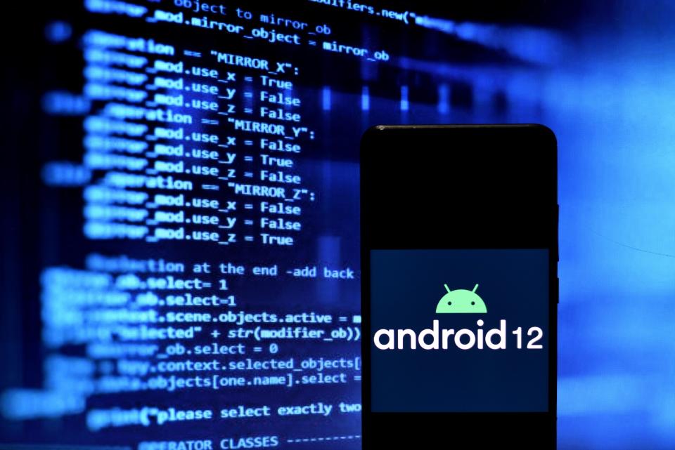 INDIA - 2021/04/17: In this Photo illustration  of an Android 12 logo seen displayed on a Smartphone. (Photo Illustration by Avishek Das/SOPA Images/LightRocket via Getty Images)
