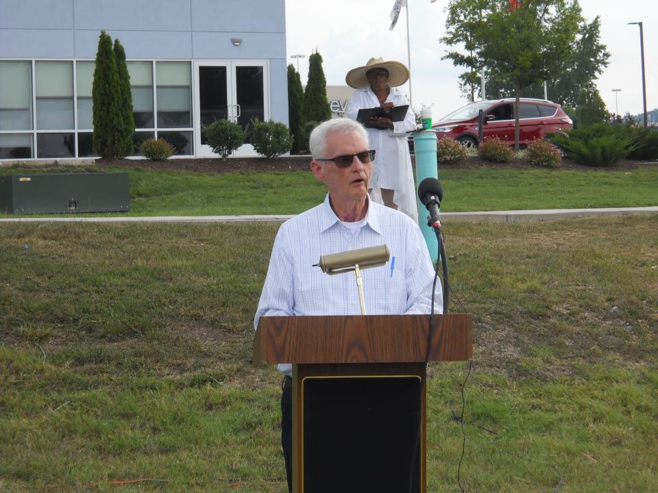 Charlie Jernigan, chairman of the Oak Ridge Land Bank, announces that he has mailed out the requests for proposals, promoting the area along Wilson Street in Oak Ridge to developers.