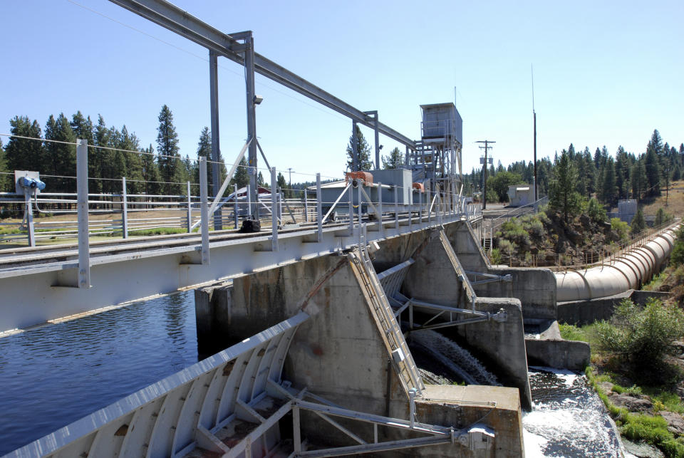 FILE - The J.C. Boyle Dam diverts water from the Klamath River to a powerhouse downstream on Aug. 21, 2009, in Keno, Ore. Plans for the largest dam demolition project in U.S. history to save imperiled salmon could soon become reality, with the first stages of construction starting in California as early as this summer. The Federal Energy Regulatory Commission meets Thursday, Nov. 17, 2022, and is expected to vote on whether to approve the surrender of PacificCorp's hydroelectric license for four dams on the lower Klamath River in remote northern California. (AP Photo/Jeff Barnard, File)